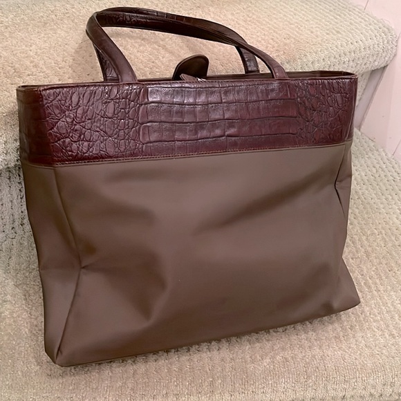 Banana Republic Brown 12” x 14” x 3.5” tote nylon with leather trim. Excellent. - Picture 2 of 6